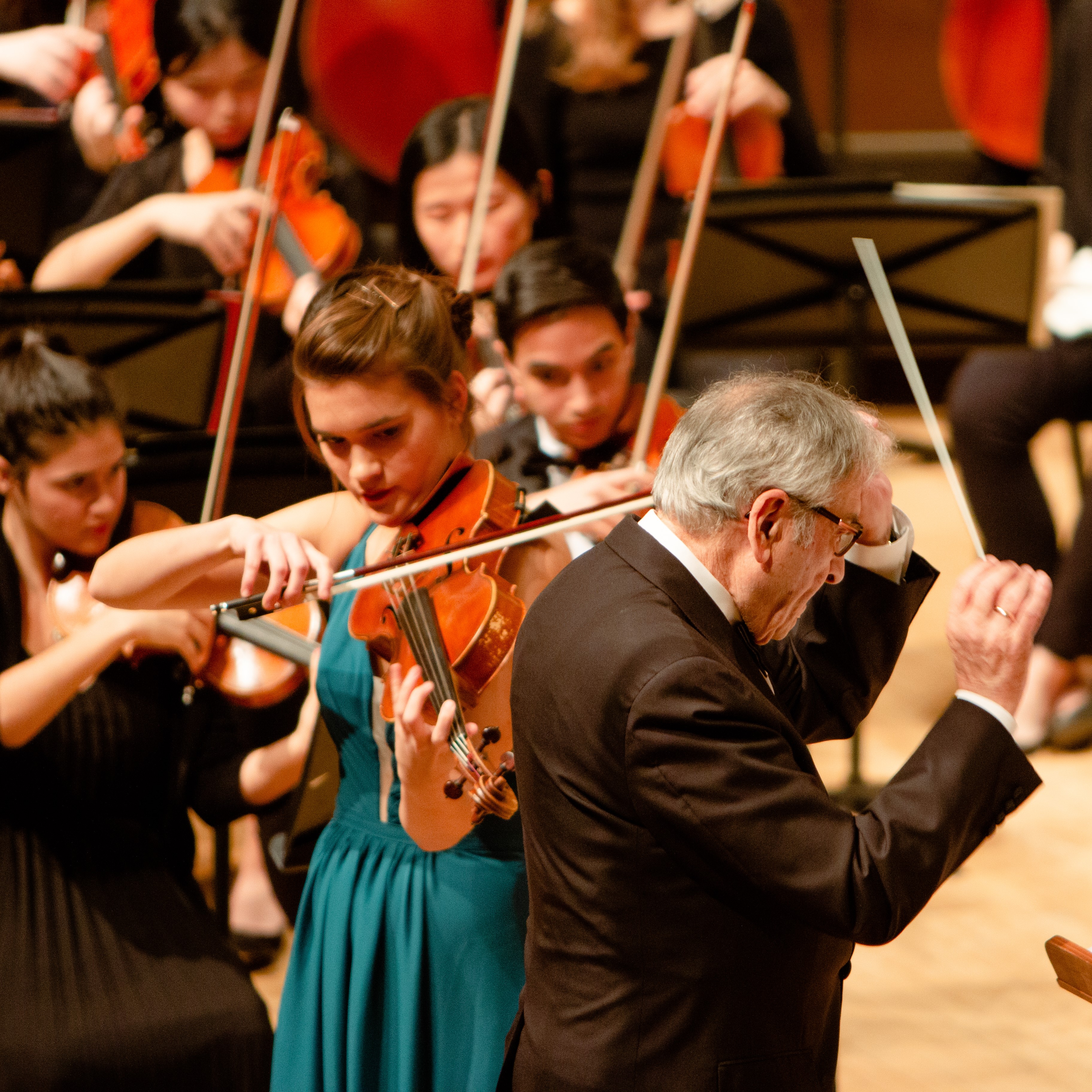 Chloe performs the Walton concerto with NUSO.